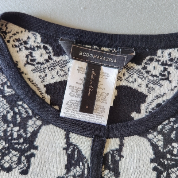 BCBG MAXAZARIA Short Sleeve silk dress Size Small. Fine knit, lace pattern - Picture 4 of 8